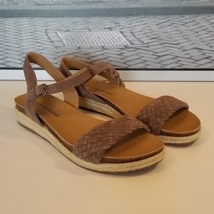 lucky brand women's garston flat sandal